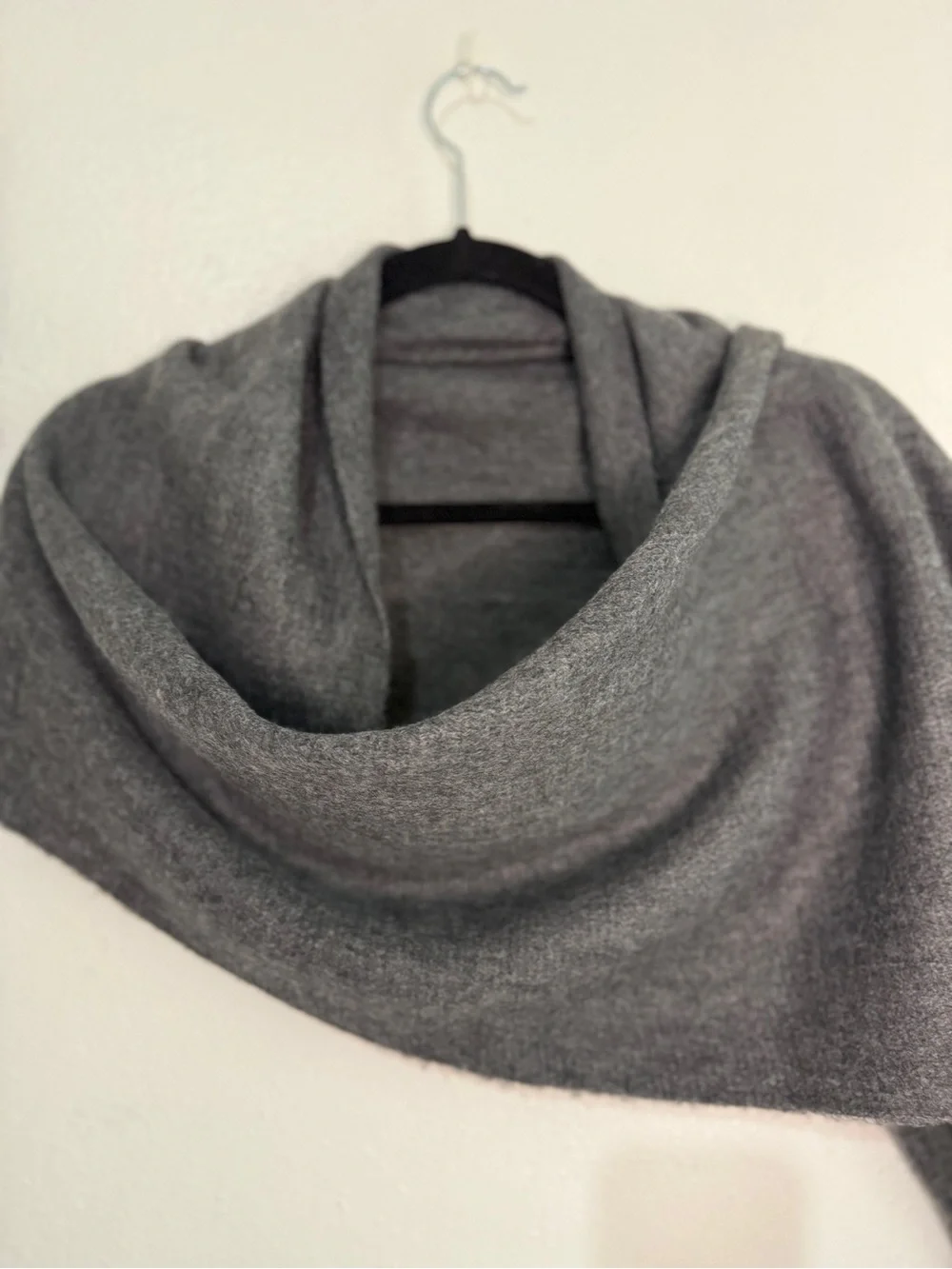 Lucky Gray Women's Cashmere-Blend Wrap Scarf. NWT.